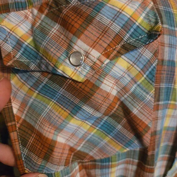 Last Chance! VINTAGE - JC Penny plaid cotton snap-up shirt - Picture 8 of 10